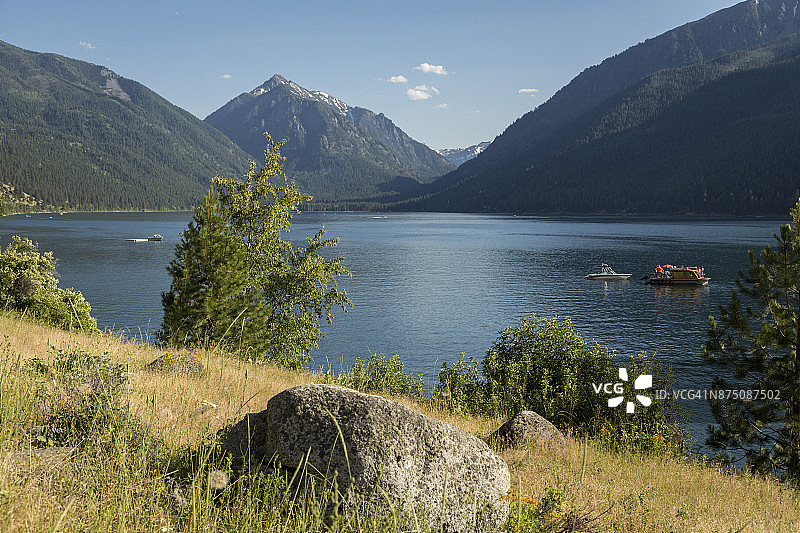 瓦洛瓦湖图片素材