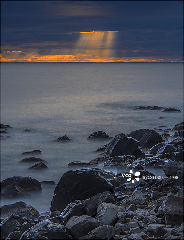 南太平洋诺福克岛博尔湾的黎明和海岸光线图片素材