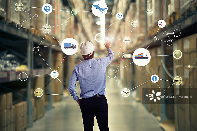 仓库里的男经理和工人图片素材