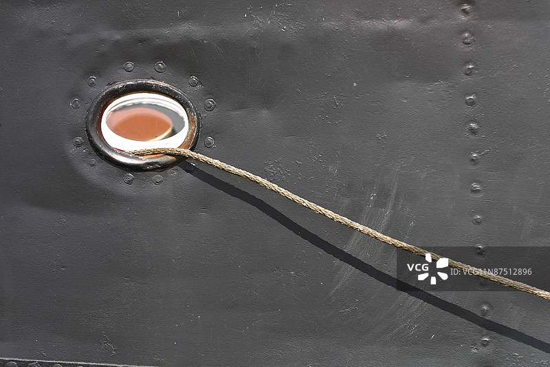 系在船上的绳索图片素材