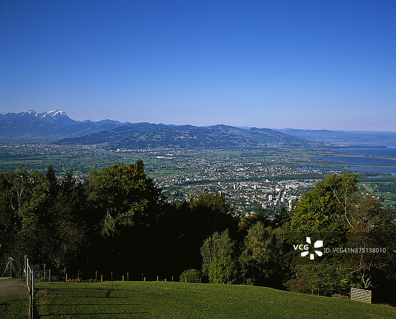 布雷根茨和博登湖高空景观图片素材