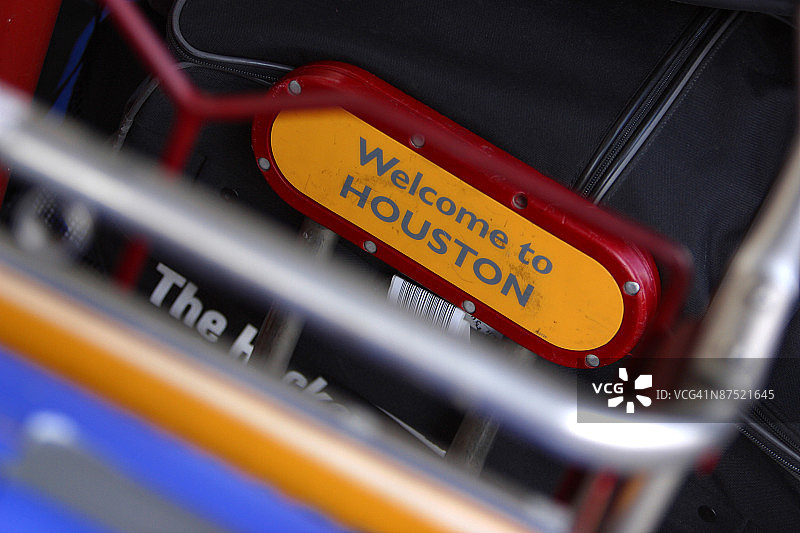 行李车上的欢迎标牌图片素材