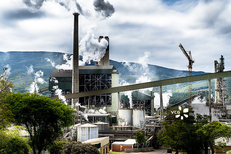 南非普马兰加省的纸浆造纸厂图片素材