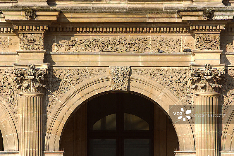 法国巴黎卢浮宫浮雕图片素材