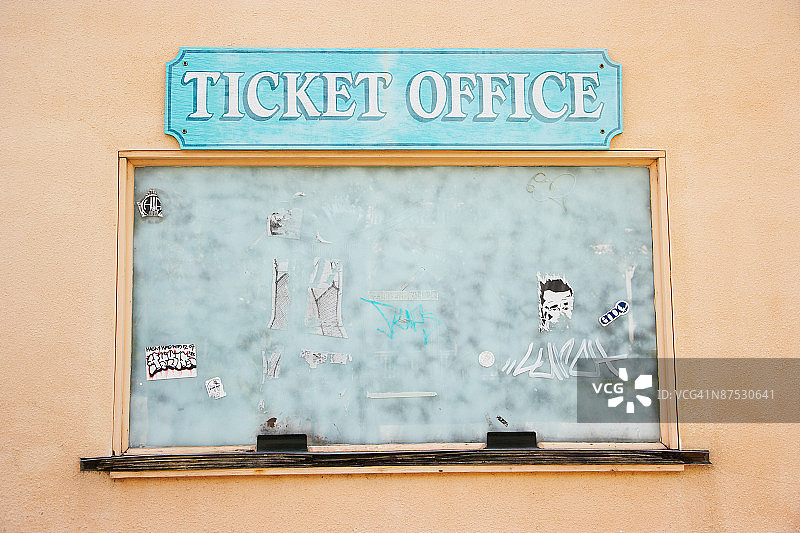 带有涂鸦的关闭售票窗口图片素材