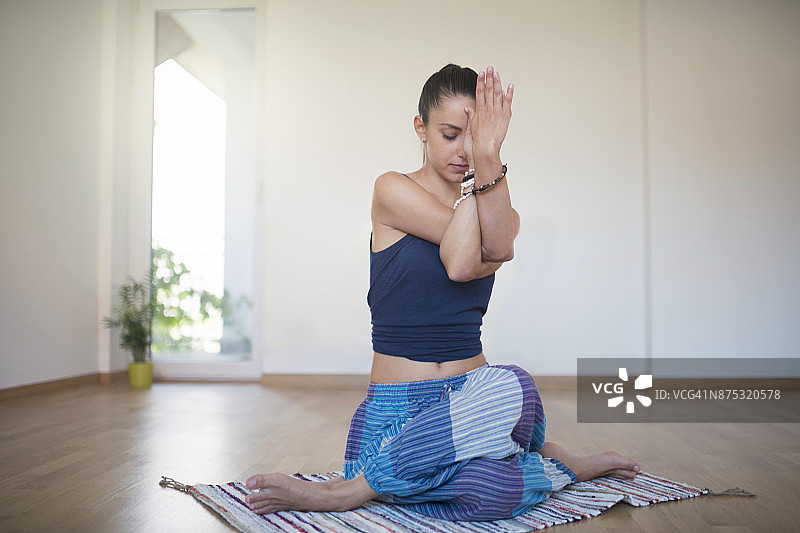 经验丰富的瑜伽士图片素材