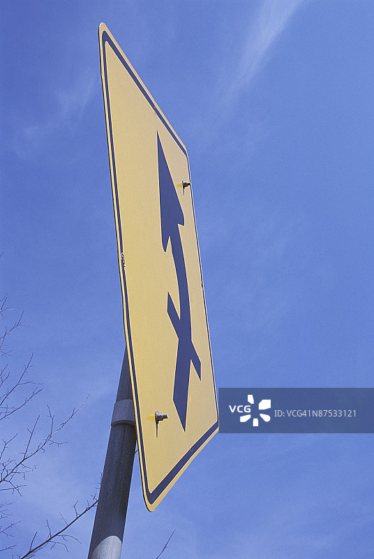 前方十字路口标志图片素材