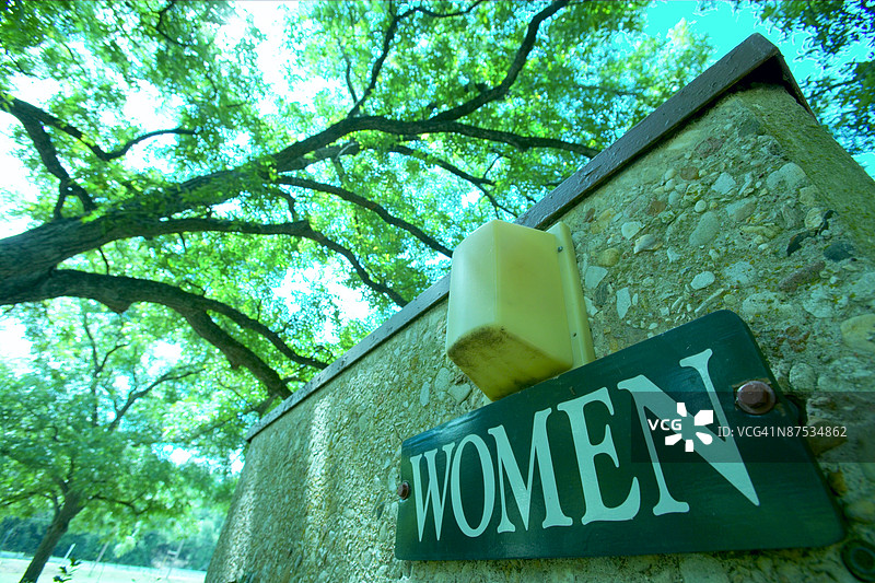 公园里的洗手间图片素材