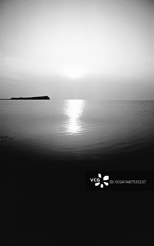 海中陆地的轮廓图片素材