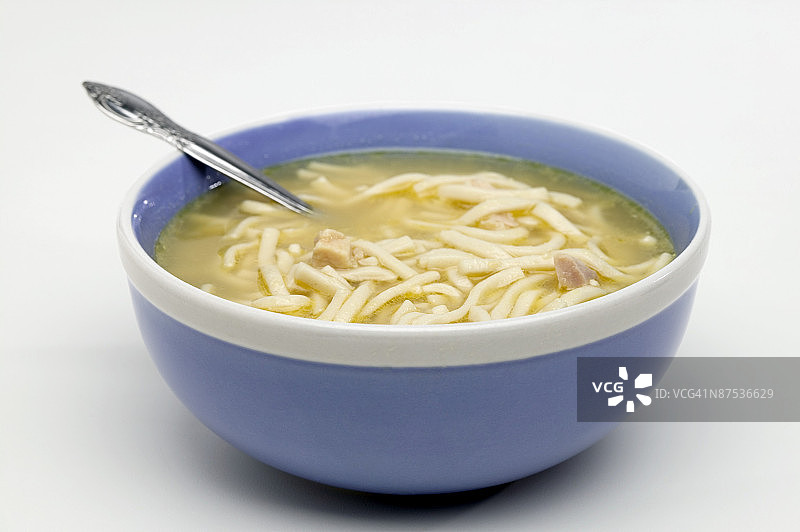 鸡肉面条汤图片素材