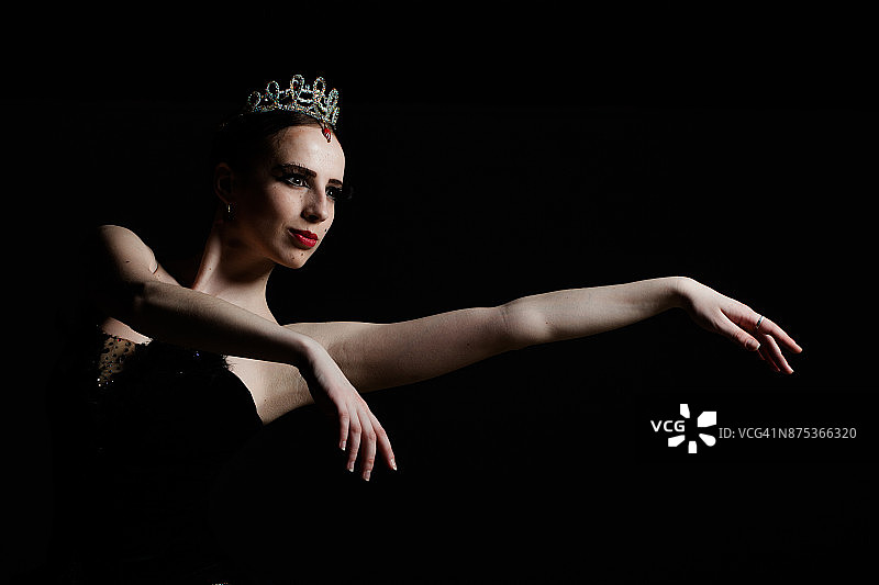 芭蕾舞演员在演播室里图片素材