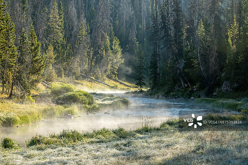 上升的雾气图片素材