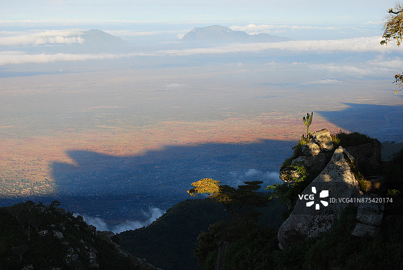 马赛草原的红色景观图片素材