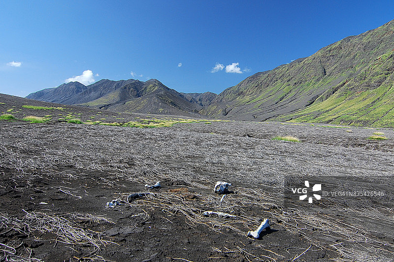 伦盖火山下烧毁的景观图片素材