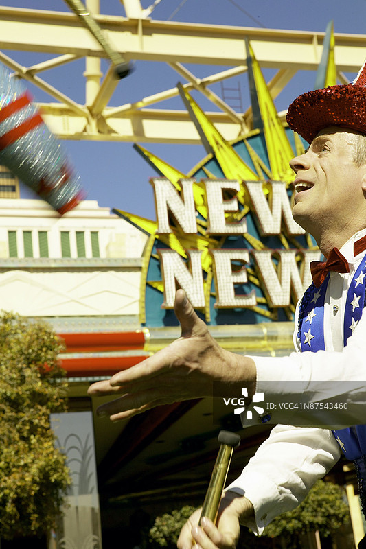 在美国内华达州拉斯维加斯穿着山姆大叔服装的杂技演员图片素材