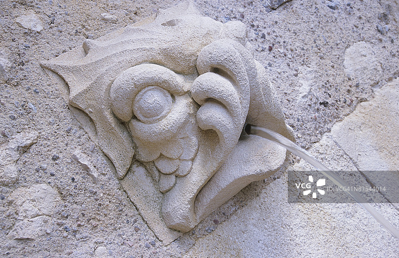 喷水口滴水嘴兽头部图片素材