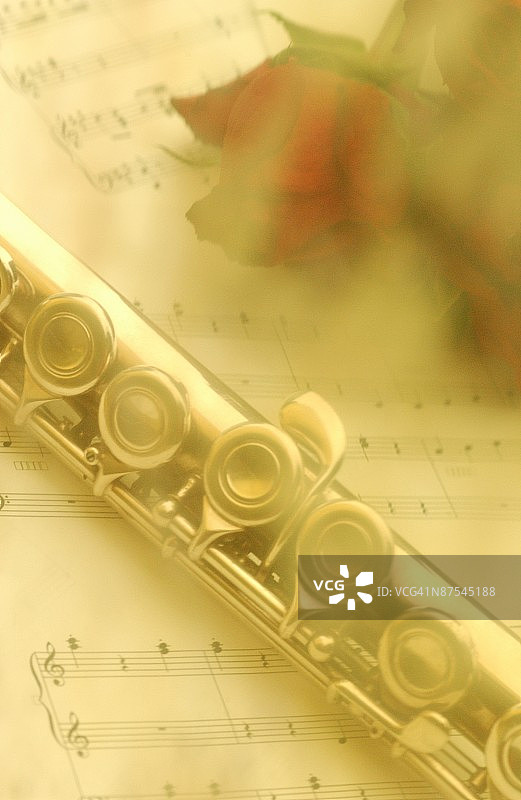 长笛与乐谱图片素材
