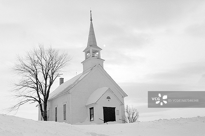 冬季的古朴教堂图片素材