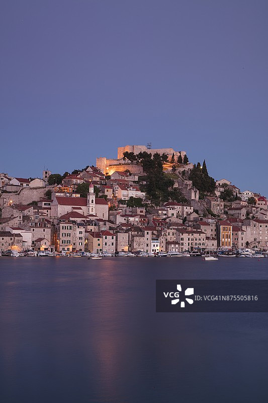 克罗地亚希贝尼克圣米迦勒堡垒和城市建筑图片素材