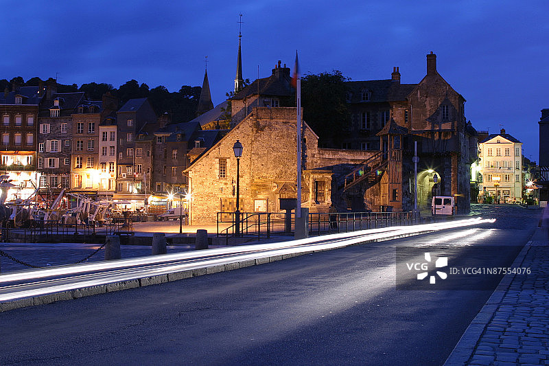 法国翁弗勒尔的一排房屋图片素材