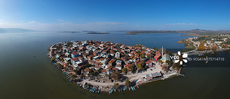 土耳其布尔萨乌卢阿巴特湖的戈利亚兹村岛屿图片素材