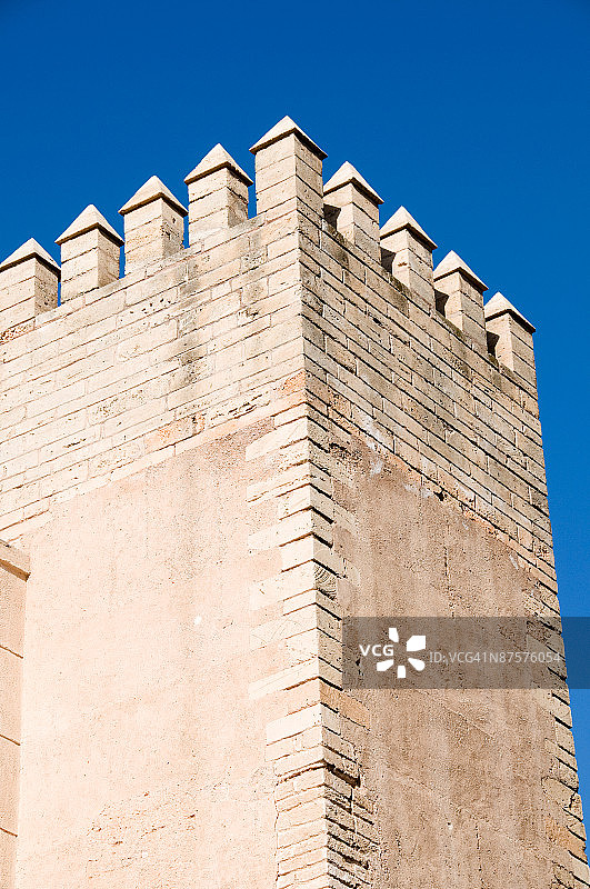 西班牙堡垒上的塔楼和炮塔外观图片素材