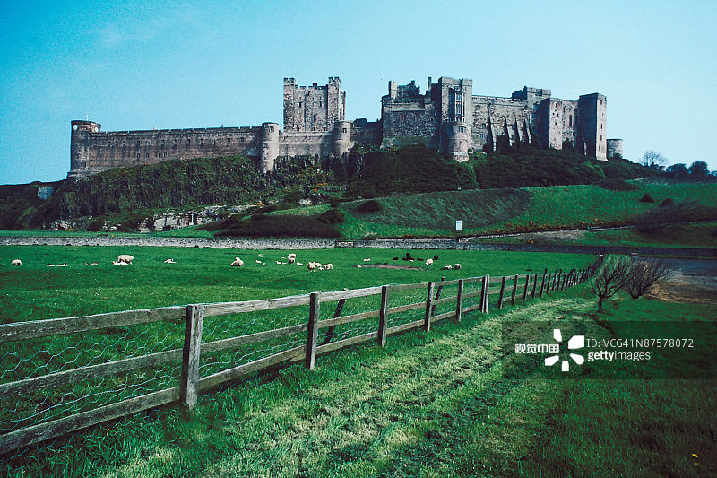 蓝天下的田野风景图片素材