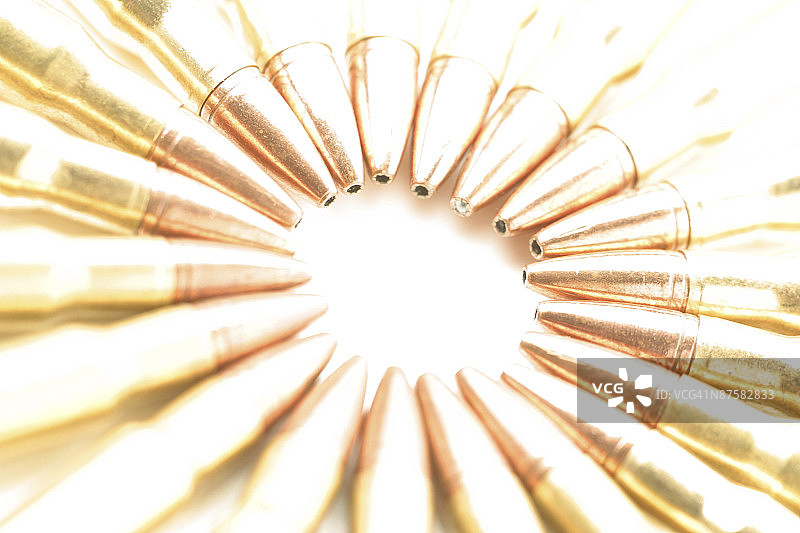 圆形排列的弹壳图片素材