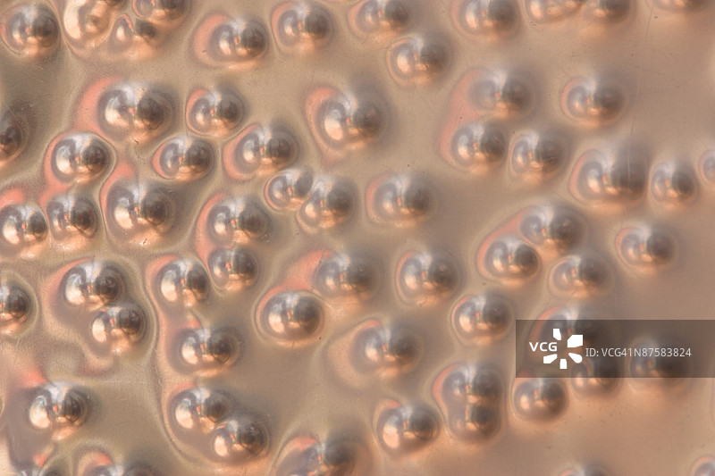 金属表面上的气泡特写图片素材