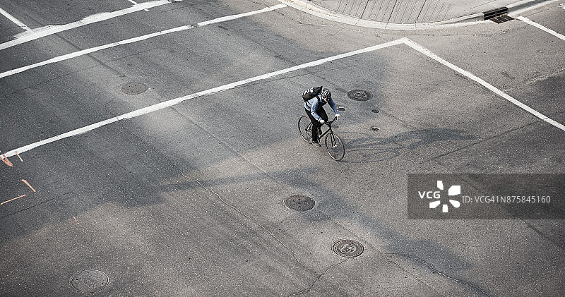 市中心自行车信使图片素材