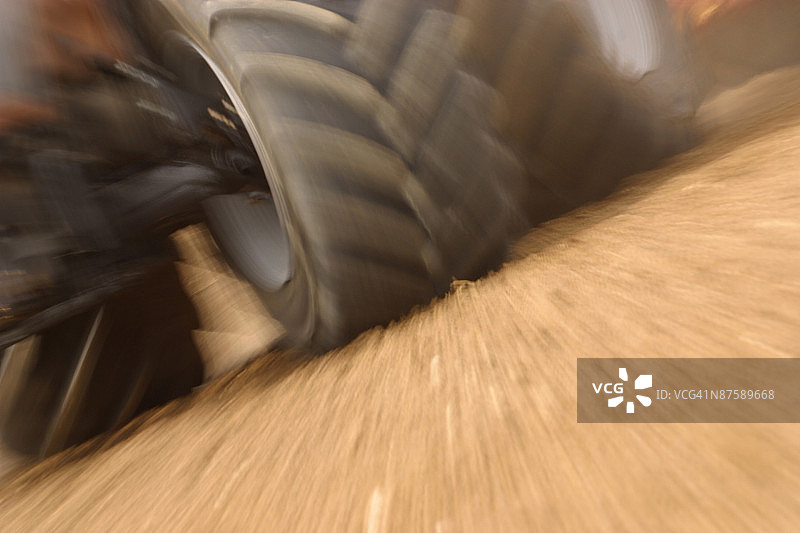 巨型卡车轮图片素材