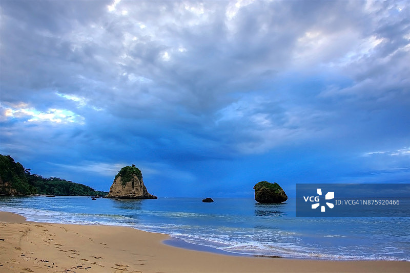 日本冲绳县西表岛的月滨海滩图片素材