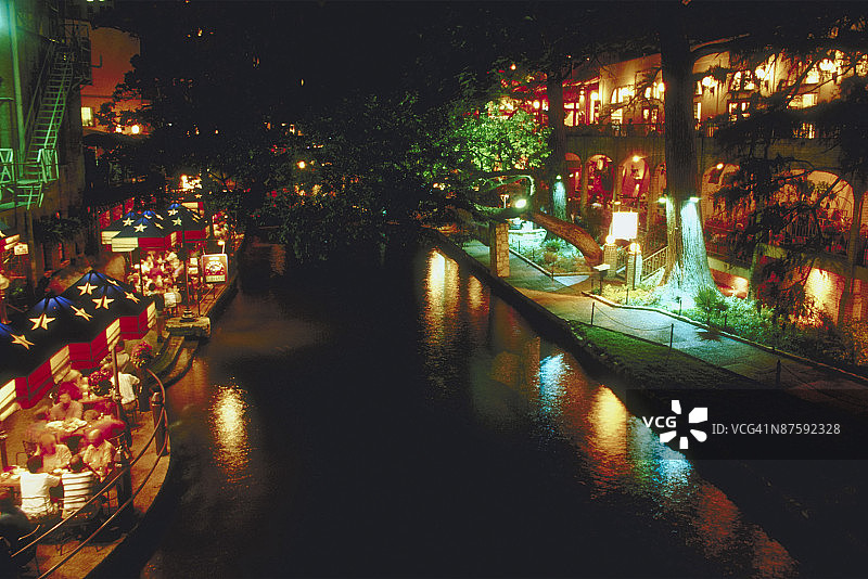 德克萨斯州圣安东尼奥运河沿岸的建筑物图片素材