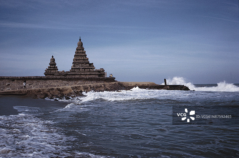 海边的古老寺庙图片素材