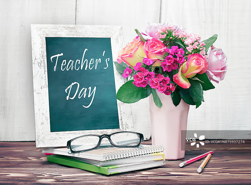 教师节贺卡，黑板和花瓶图片素材