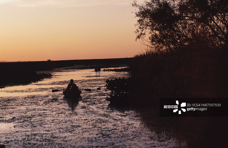 在安大略贝利角的日落泛舟图片素材