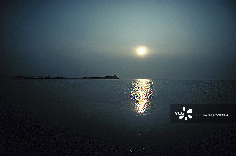 马格达伦群岛日落码头图片素材