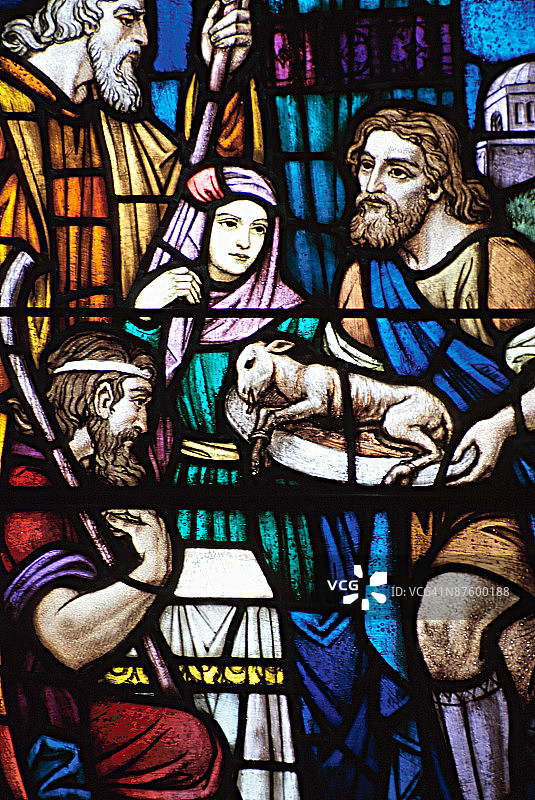 宗教彩色玻璃窗特写图片素材