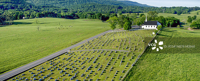 乡村墓地全景航拍图片素材