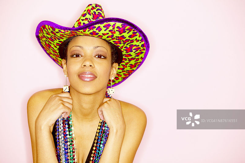 戴着牛仔帽的女性肖像图片素材