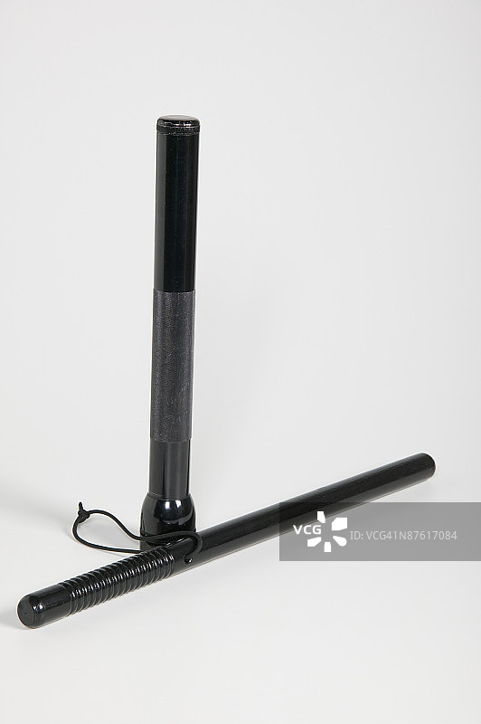 手电筒和警棍图片素材