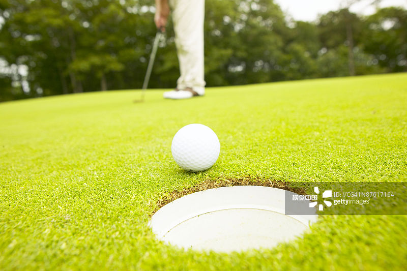 高尔夫球手和球洞图片素材