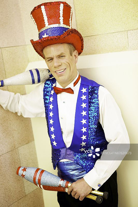 拉斯维加斯户外手持杂耍棒的男人图片素材