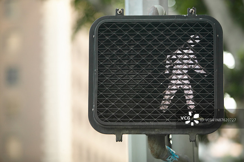 人行横道上的行走标志图片素材