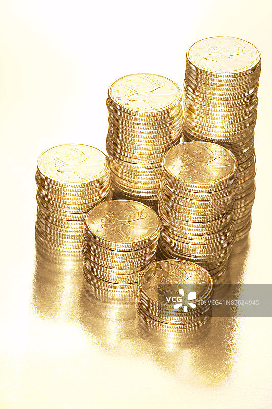 堆叠的加拿大硬币图片素材