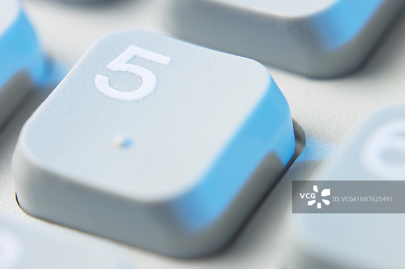 加法机上的数字五按钮特写图片素材