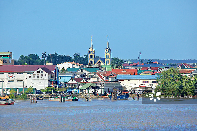 苏里南河畔帕拉马里博郊区滨水区图片素材