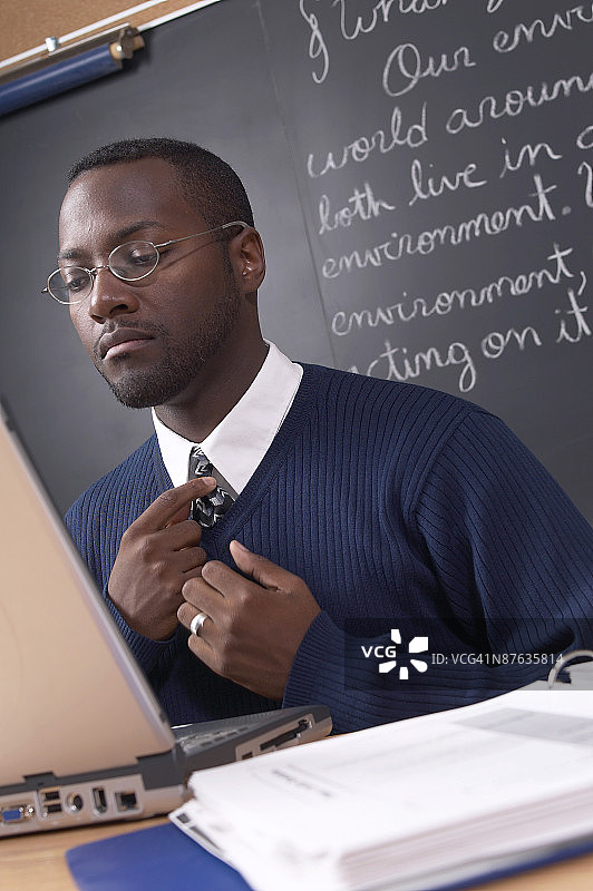 教室里的老师图片素材