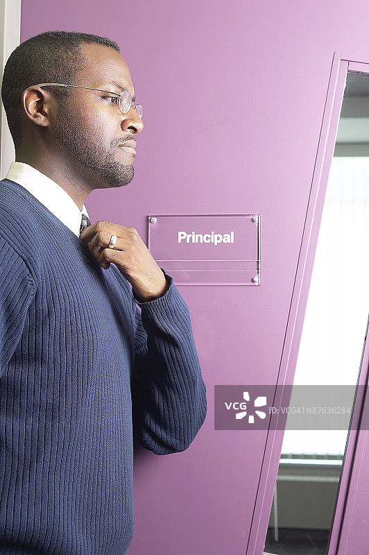 老师在校长办公室图片素材