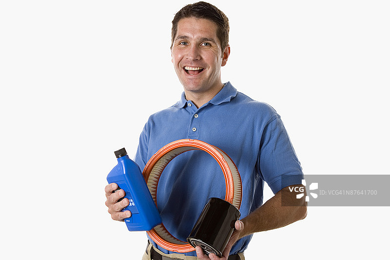 男人拿着汽车用品图片素材